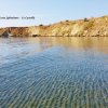 Mare limpido con coste rocciose. Scritta 